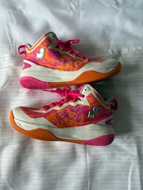 Moolah Women’s Basketball Shoe Size 6 EUC